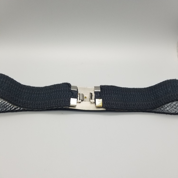 Vintage Metal Fish Scale Stretch Silver Belt - Picture 8 of 9